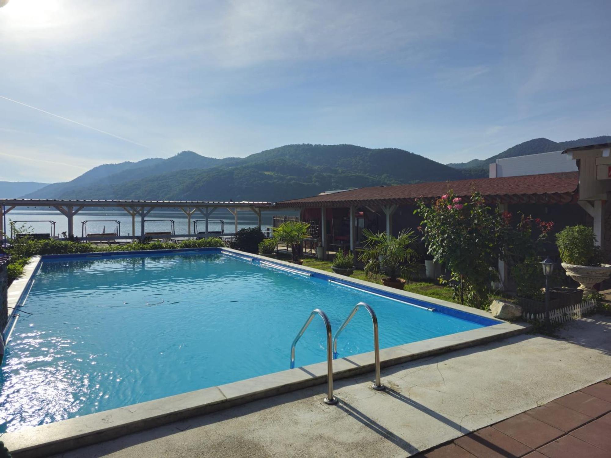 Casa Wanted Orsova Hotel Exterior foto