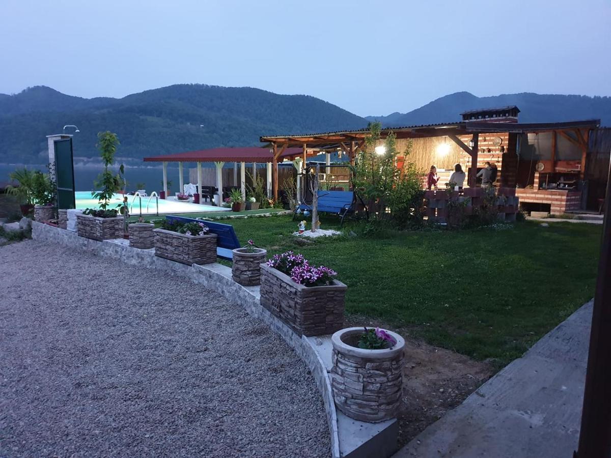 Casa Wanted Orsova Hotel Exterior foto